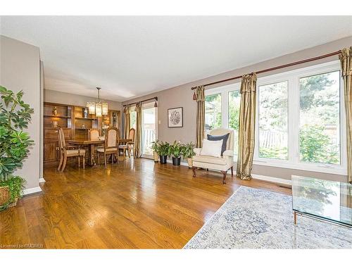 2133 Millway Gate, Mississauga, ON - Indoor Photo Showing Living Room