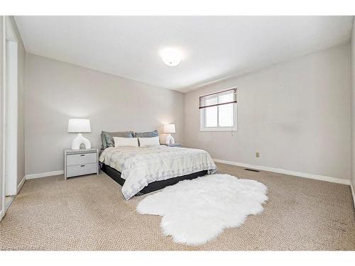 2133 Millway Gate, Mississauga, ON - Indoor Photo Showing Bedroom