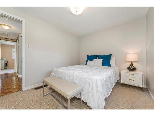 2133 Millway Gate, Mississauga, ON - Indoor Photo Showing Bedroom