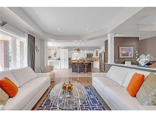 64 Onyx Court, Hamilton, ON - Indoor Photo Showing Living Room