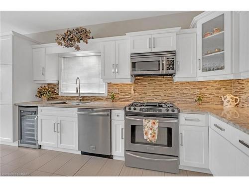 64 Onyx Court, Hamilton, ON - Indoor Photo Showing Kitchen With Stainless Steel Kitchen With Upgraded Kitchen