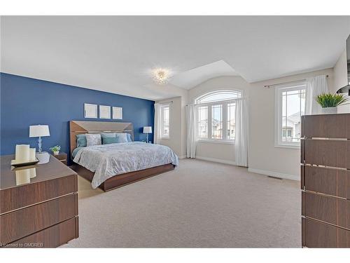 64 Onyx Court, Hamilton, ON - Indoor Photo Showing Bedroom