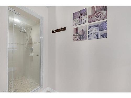 64 Onyx Court, Hamilton, ON - Indoor Photo Showing Bathroom