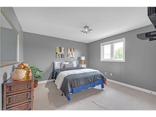 64 Onyx Court, Hamilton, ON - Indoor Photo Showing Bedroom