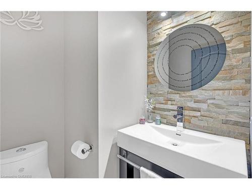 64 Onyx Court, Hamilton, ON - Indoor Photo Showing Bathroom