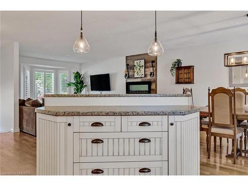 9 Hughes Court, Kawartha Lakes, ON - Indoor Photo Showing Dining Room