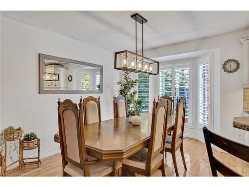 9 Hughes Court, Kawartha Lakes, ON - Indoor Photo Showing Dining Room