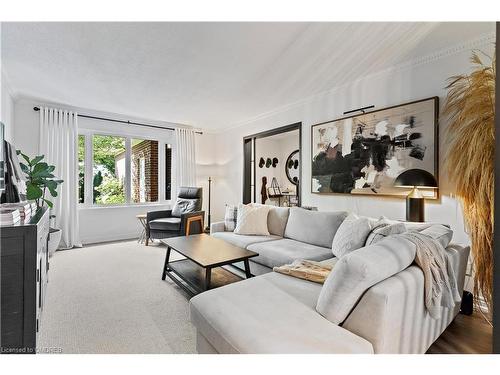 5284 Bromley Road, Burlington, ON - Indoor Photo Showing Living Room