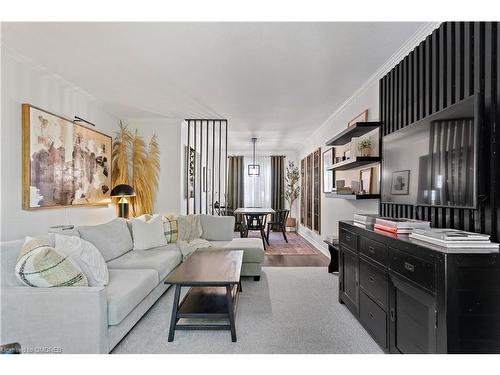 5284 Bromley Road, Burlington, ON - Indoor Photo Showing Living Room