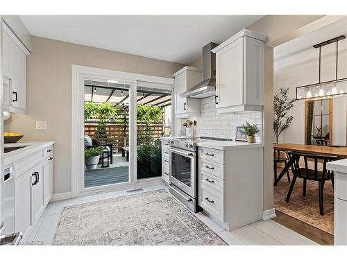 5284 Bromley Road, Burlington, ON - Indoor Photo Showing Kitchen