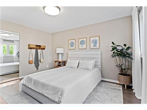 5284 Bromley Road, Burlington, ON - Indoor Photo Showing Bedroom