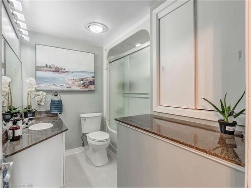 4033 Montcalm Crescent, Niagara Falls, ON - Indoor Photo Showing Bathroom