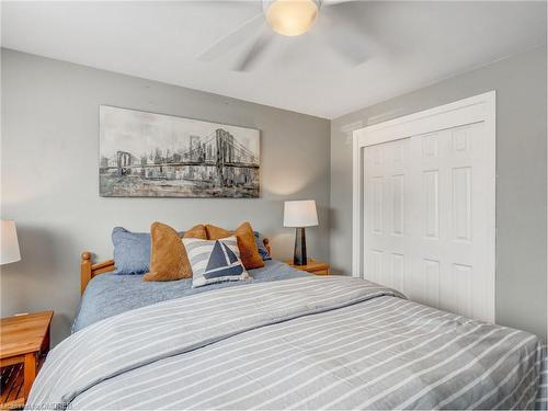 4033 Montcalm Crescent, Niagara Falls, ON - Indoor Photo Showing Bedroom