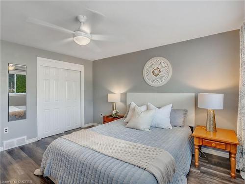 4033 Montcalm Crescent, Niagara Falls, ON - Indoor Photo Showing Bedroom