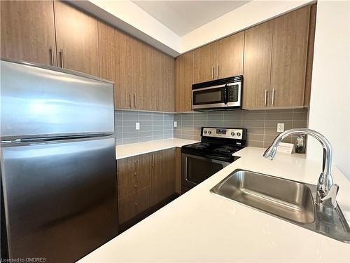 1401-188 Clark Boulevard, Brampton, ON - Indoor Photo Showing Kitchen