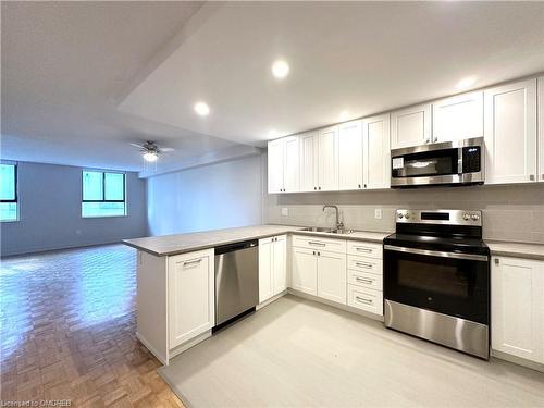 207-190 Clark Boulevard, Brampton, ON - Indoor Photo Showing Kitchen With Stainless Steel Kitchen