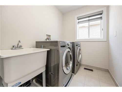 46 Creek Ridge Street, Kitchener, ON - Indoor Photo Showing Laundry Room