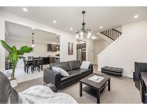 46 Creek Ridge Street, Kitchener, ON - Indoor Photo Showing Living Room