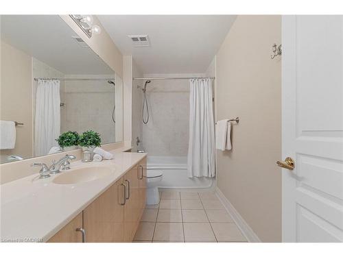 512-65 Port Street E, Mississauga, ON - Indoor Photo Showing Bathroom