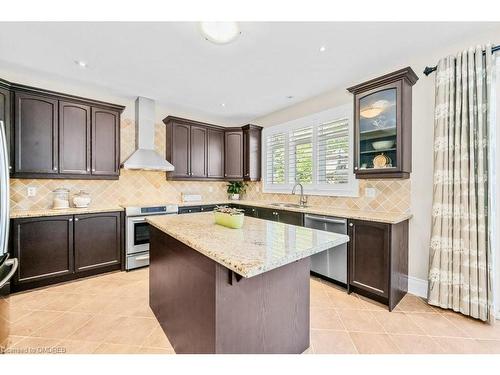 2148 Bingley Crescent, Oakville, ON - Indoor Photo Showing Kitchen With Upgraded Kitchen