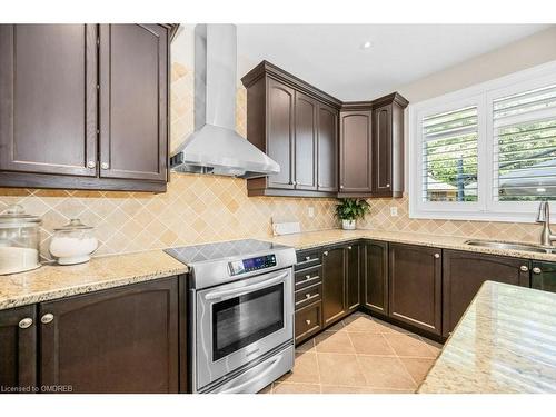 2148 Bingley Crescent, Oakville, ON - Indoor Photo Showing Kitchen With Upgraded Kitchen