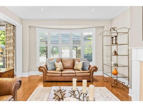 2148 Bingley Crescent, Oakville, ON - Indoor Photo Showing Living Room