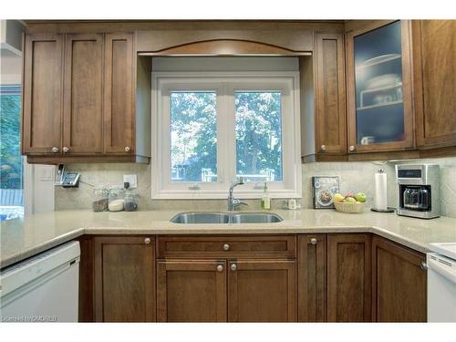 1760 Solitaire Court, Mississauga, ON - Indoor Photo Showing Kitchen With Double Sink