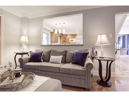 1760 Solitaire Court, Mississauga, ON - Indoor Photo Showing Living Room