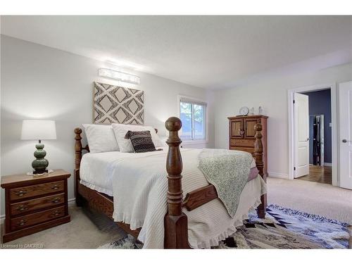 1760 Solitaire Court, Mississauga, ON - Indoor Photo Showing Bedroom