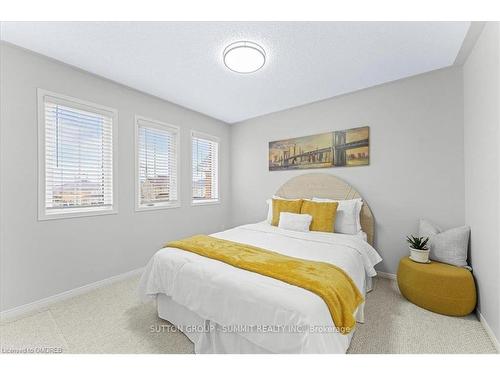 18 Cloverlawn Street, Brampton, ON - Indoor Photo Showing Bedroom