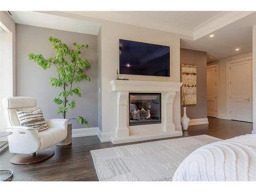 10 Maplegrove Drive, Oakville, ON - Indoor Photo Showing Living Room With Fireplace