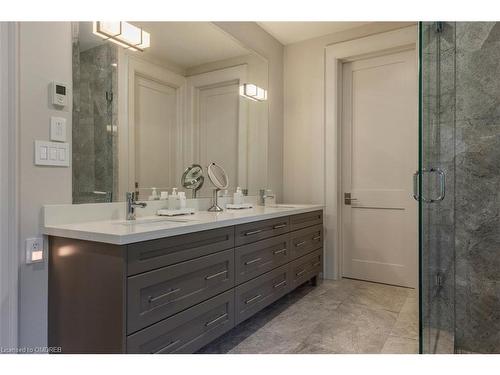 10 Maplegrove Drive, Oakville, ON - Indoor Photo Showing Bathroom