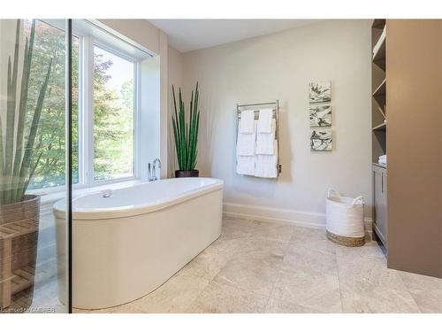 10 Maplegrove Drive, Oakville, ON - Indoor Photo Showing Bathroom