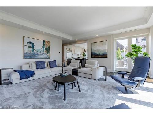 10 Maplegrove Drive, Oakville, ON - Indoor Photo Showing Living Room