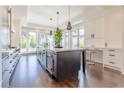 10 Maplegrove Drive, Oakville, ON - Indoor Photo Showing Kitchen With Upgraded Kitchen