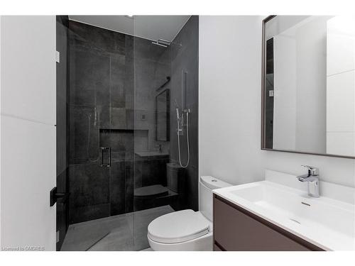 2102 Glenforest Crescent, Oakville, ON - Indoor Photo Showing Bathroom