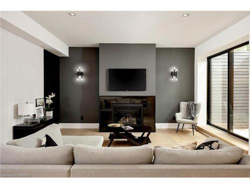 2102 Glenforest Crescent, Oakville, ON - Indoor Photo Showing Living Room With Fireplace