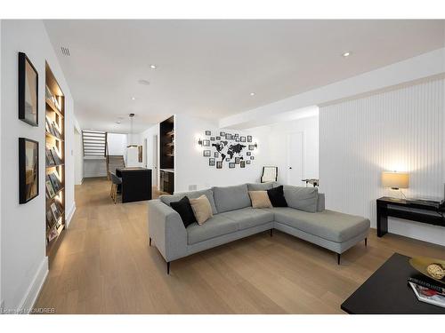 2102 Glenforest Crescent, Oakville, ON - Indoor Photo Showing Living Room