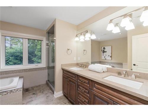 2057 Snow Crescent, Mississauga, ON - Indoor Photo Showing Bathroom