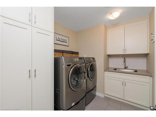 2057 Snow Crescent, Mississauga, ON - Indoor Photo Showing Laundry Room