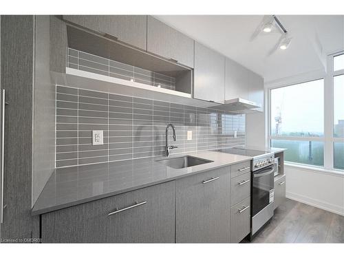 808-365 Church Street, Toronto, ON - Indoor Photo Showing Kitchen With Upgraded Kitchen