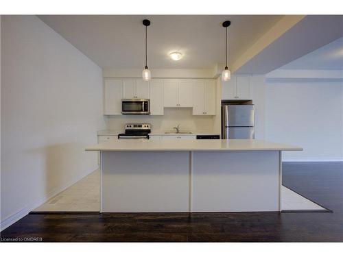 3 Ridgeside Lane, Waterdown, ON - Indoor Photo Showing Kitchen With Upgraded Kitchen