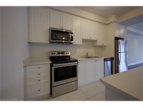 3 Ridgeside Lane, Waterdown, ON - Indoor Photo Showing Kitchen With Double Sink