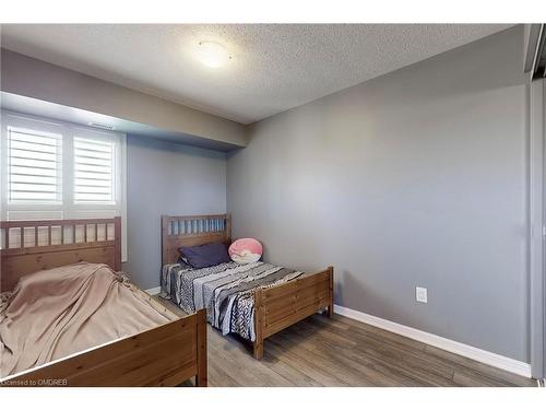 305-1005 Nadalin Heights, Milton, ON - Indoor Photo Showing Bedroom