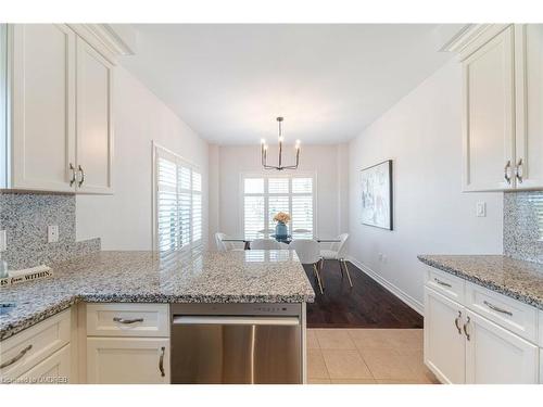 1 Sonoma Valley Crescent, Hamilton, ON - Indoor Photo Showing Kitchen With Upgraded Kitchen