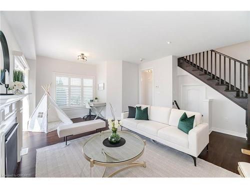 1 Sonoma Valley Crescent, Hamilton, ON - Indoor Photo Showing Living Room