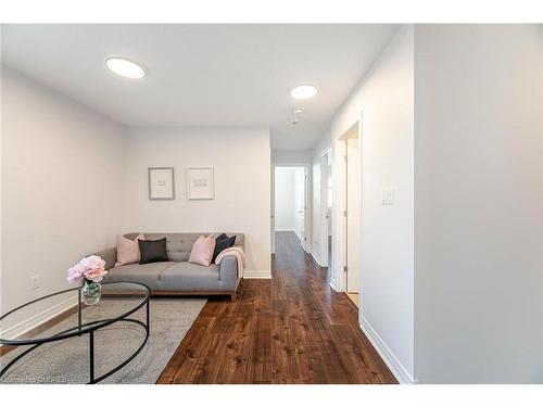 1 Sonoma Valley Crescent, Hamilton, ON - Indoor Photo Showing Living Room