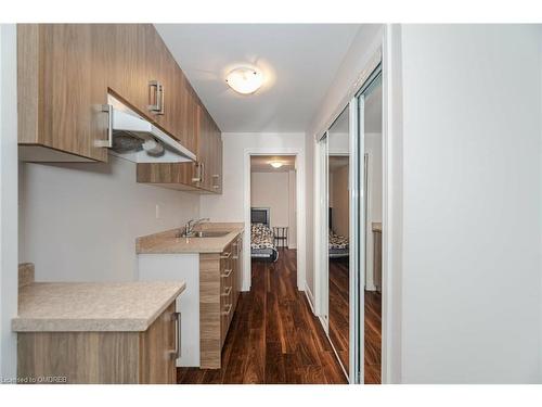 1 Sonoma Valley Crescent, Hamilton, ON - Indoor Photo Showing Kitchen