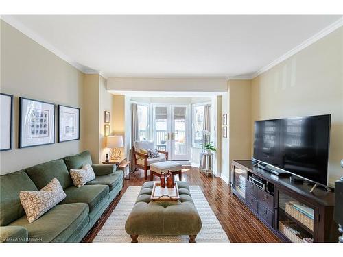 331 Robinson Street, Oakville, ON - Indoor Photo Showing Living Room