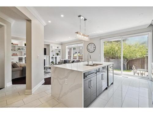 3316 Stalybridge Drive, Oakville, ON - Indoor Photo Showing Kitchen